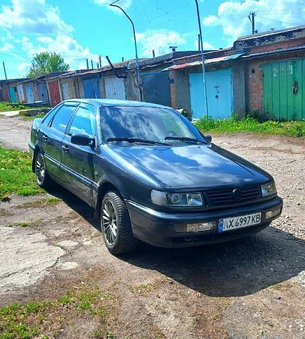 Чорний Фольксваген Пассат, об'ємом двигуна 2 л та пробігом 427 тис. км за 2650 $, фото 1 на Automoto.ua