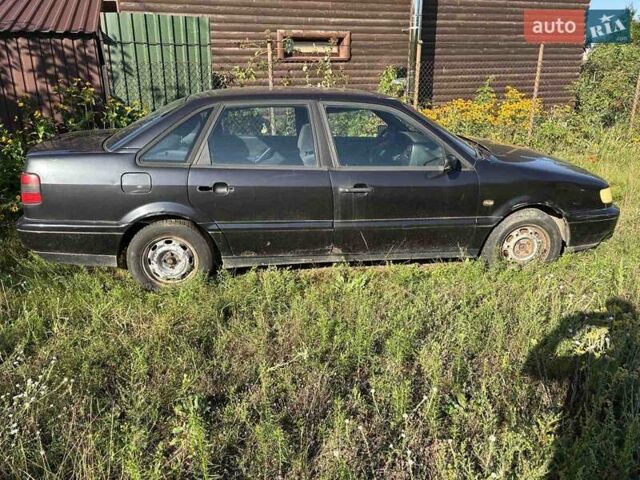 Черный Фольксваген Пассат, объемом двигателя 2 л и пробегом 332 тыс. км за 1500 $, фото 1 на Automoto.ua