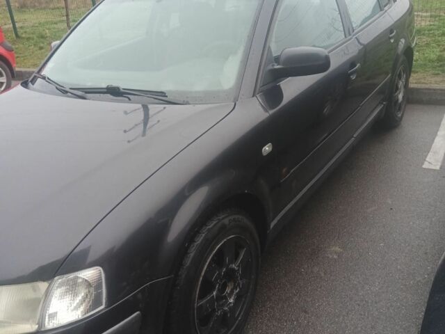 Чорний Фольксваген Пассат, об'ємом двигуна 1.6 л та пробігом 400 тис. км за 2200 $, фото 1 на Automoto.ua