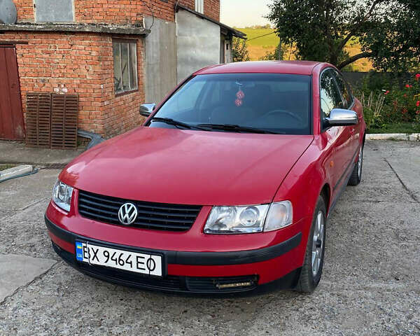 Черный Фольксваген Пассат, объемом двигателя 1.6 л и пробегом 415 тыс. км за 2400 $, фото 1 на Automoto.ua