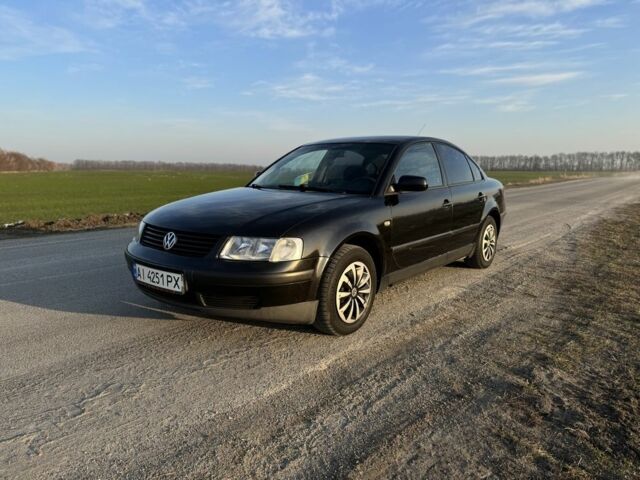 Черный Фольксваген Пассат, объемом двигателя 1.8 л и пробегом 396 тыс. км за 3200 $, фото 1 на Automoto.ua