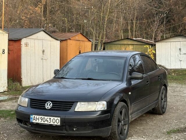 Черный Фольксваген Пассат, объемом двигателя 1.8 л и пробегом 300 тыс. км за 3200 $, фото 1 на Automoto.ua