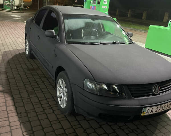Чорний Фольксваген Пассат, об'ємом двигуна 1.8 л та пробігом 330 тис. км за 5000 $, фото 1 на Automoto.ua