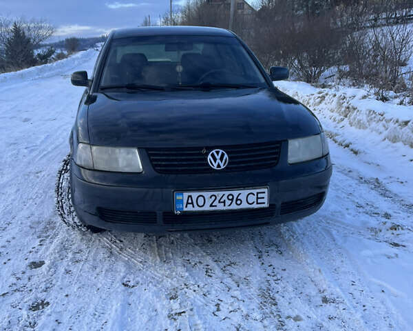 Черный Фольксваген Пассат, объемом двигателя 1.8 л и пробегом 270 тыс. км за 2200 $, фото 1 на Automoto.ua