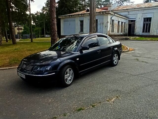 Черный Фольксваген Пассат, объемом двигателя 1.9 л и пробегом 300 тыс. км за 5000 $, фото 1 на Automoto.ua