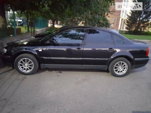 Черный Фольксваген Пассат, объемом двигателя 1.8 л и пробегом 310 тыс. км за 4900 $, фото 1 на Automoto.ua