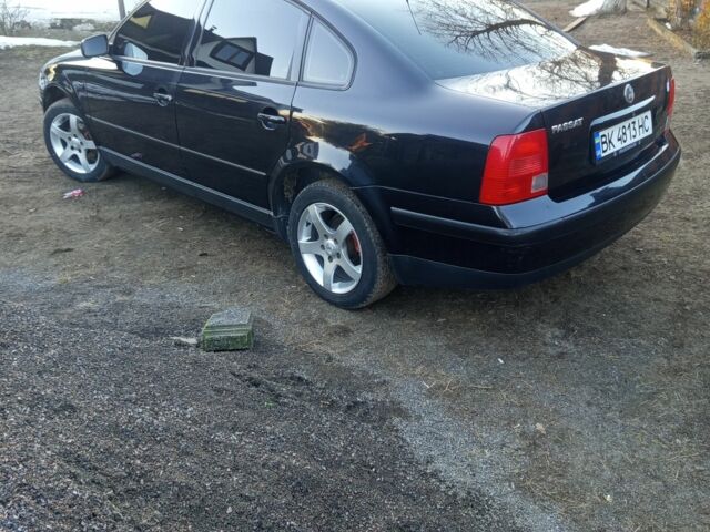 Черный Фольксваген Пассат, объемом двигателя 1.6 л и пробегом 176 тыс. км за 4500 $, фото 1 на Automoto.ua