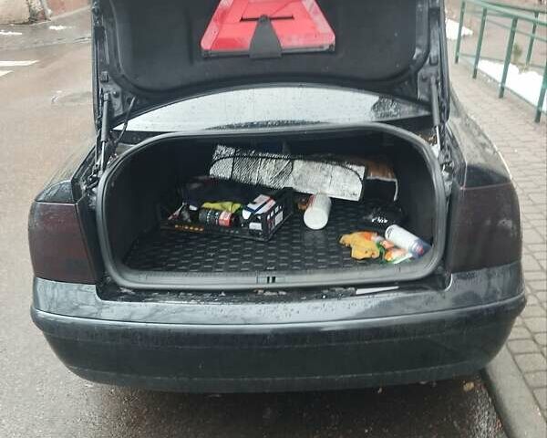 Чорний Фольксваген Пассат, об'ємом двигуна 2.5 л та пробігом 323 тис. км за 2100 $, фото 1 на Automoto.ua