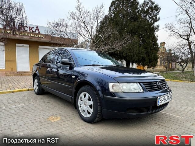 Черный Фольксваген Пассат, объемом двигателя 1.8 л и пробегом 301 тыс. км за 4900 $, фото 1 на Automoto.ua