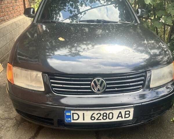 Черный Фольксваген Пассат, объемом двигателя 1.8 л и пробегом 460 тыс. км за 2600 $, фото 1 на Automoto.ua