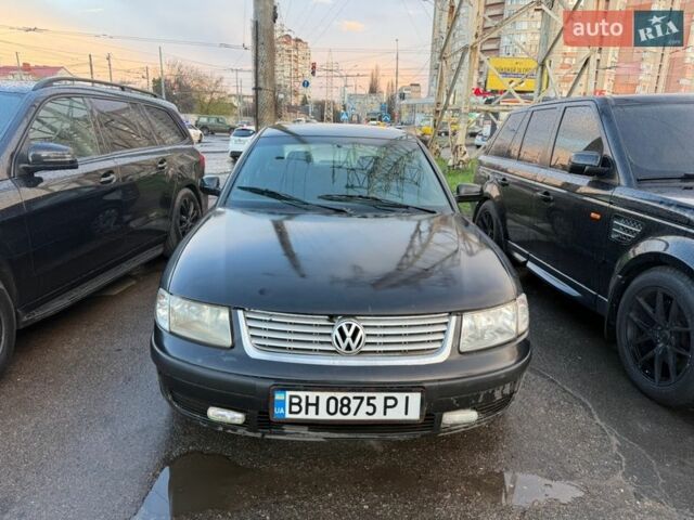 Черный Фольксваген Пассат, объемом двигателя 1.78 л и пробегом 300 тыс. км за 2300 $, фото 1 на Automoto.ua