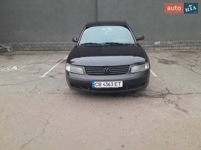 Черный Фольксваген Пассат, объемом двигателя 1.78 л и пробегом 378 тыс. км за 3600 $, фото 1 на Automoto.ua