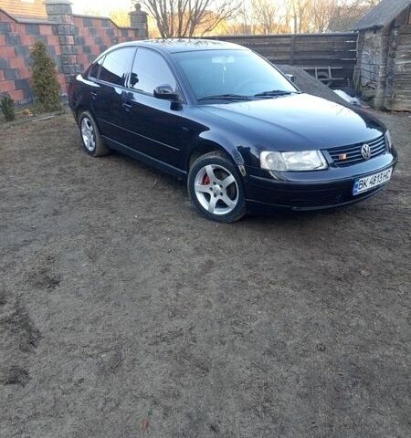 Черный Фольксваген Пассат, объемом двигателя 1.6 л и пробегом 176 тыс. км за 4600 $, фото 1 на Automoto.ua