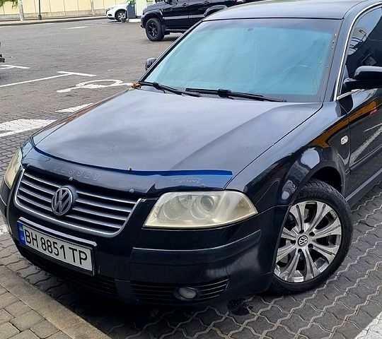 Черный Фольксваген Пассат, объемом двигателя 2.3 л и пробегом 294 тыс. км за 3800 $, фото 1 на Automoto.ua