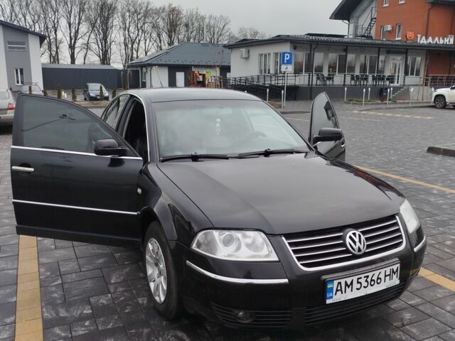 Черный Фольксваген Пассат, объемом двигателя 2 л и пробегом 300 тыс. км за 4800 $, фото 1 на Automoto.ua