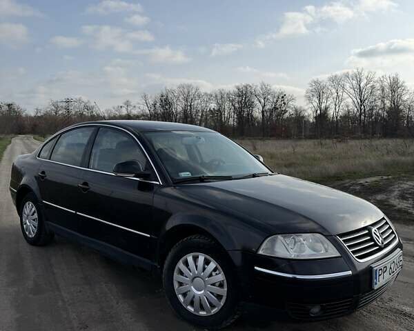 Черный Фольксваген Пассат, объемом двигателя 1.9 л и пробегом 443 тыс. км за 2400 $, фото 1 на Automoto.ua