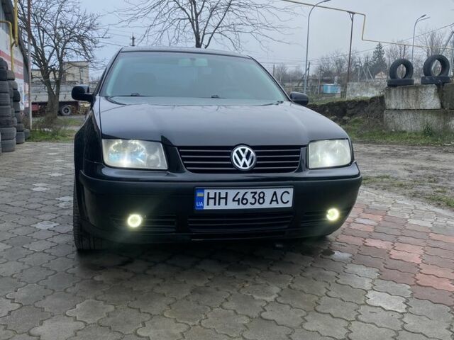 Черный Фольксваген Пассат, объемом двигателя 1.6 л и пробегом 240 тыс. км за 3600 $, фото 1 на Automoto.ua