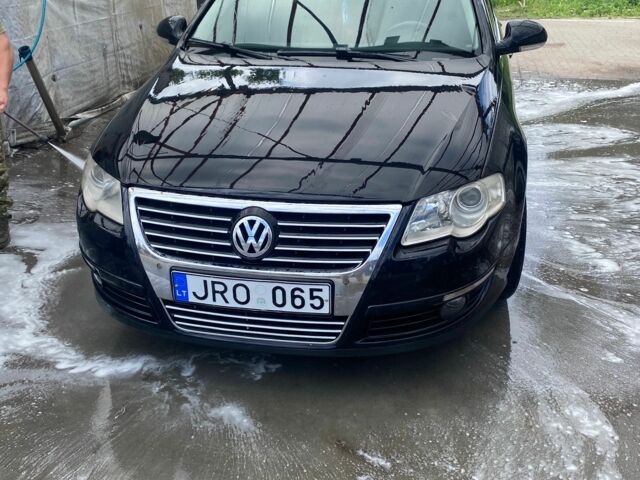 Чорний Фольксваген Пассат, об'ємом двигуна 2 л та пробігом 300 тис. км за 3500 $, фото 1 на Automoto.ua