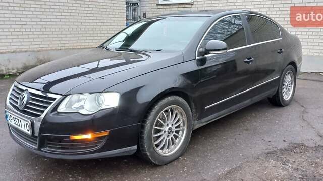Черный Фольксваген Пассат, объемом двигателя 2 л и пробегом 301 тыс. км за 5500 $, фото 1 на Automoto.ua