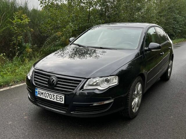 Черный Фольксваген Пассат, объемом двигателя 2 л и пробегом 300 тыс. км за 4600 $, фото 1 на Automoto.ua