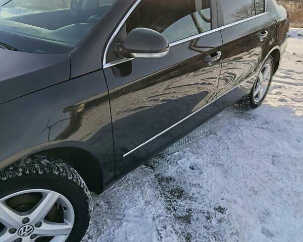 Черный Фольксваген Пассат, объемом двигателя 2 л и пробегом 296 тыс. км за 6400 $, фото 1 на Automoto.ua