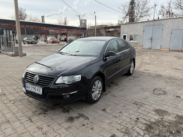 Черный Фольксваген Пассат, объемом двигателя 2 л и пробегом 200 тыс. км за 6400 $, фото 1 на Automoto.ua
