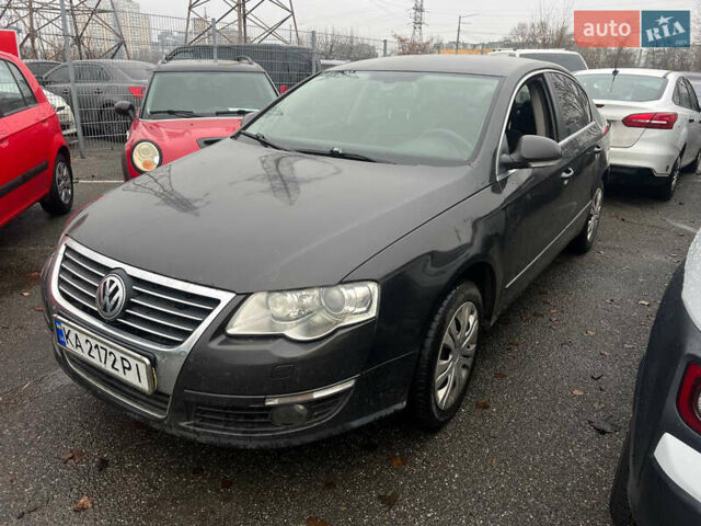Черный Фольксваген Пассат, объемом двигателя 2 л и пробегом 395 тыс. км за 5000 $, фото 1 на Automoto.ua