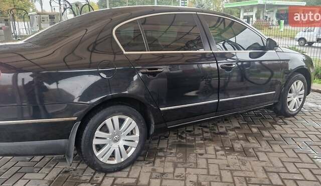 Чорний Фольксваген Пассат, об'ємом двигуна 2 л та пробігом 269 тис. км за 6500 $, фото 1 на Automoto.ua