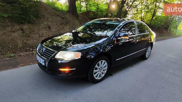 Черный Фольксваген Пассат, объемом двигателя 1.8 л и пробегом 202 тыс. км за 6500 $, фото 1 на Automoto.ua