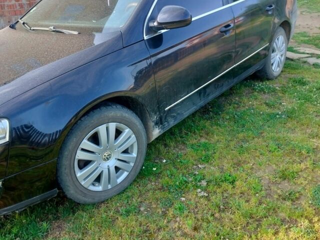 Черный Фольксваген Пассат, объемом двигателя 2 л и пробегом 200 тыс. км за 8178 $, фото 1 на Automoto.ua