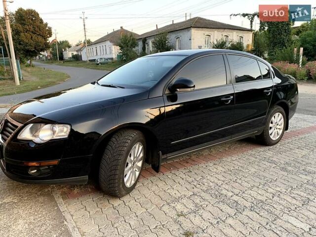 Черный Фольксваген Пассат, объемом двигателя 1.8 л и пробегом 154 тыс. км за 7150 $, фото 1 на Automoto.ua
