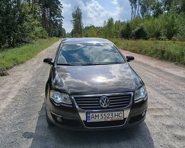 Черный Фольксваген Пассат, объемом двигателя 1.8 л и пробегом 262 тыс. км за 5200 $, фото 1 на Automoto.ua