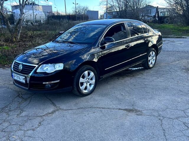 Чорний Фольксваген Пассат, об'ємом двигуна 2 л та пробігом 195 тис. км за 4700 $, фото 1 на Automoto.ua