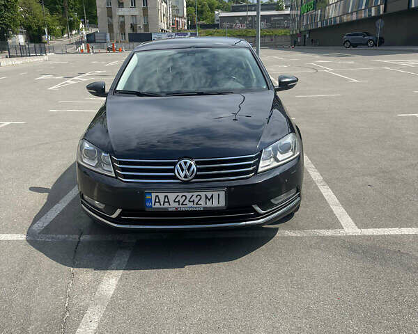 Черный Фольксваген Пассат, объемом двигателя 1.8 л и пробегом 186 тыс. км за 10000 $, фото 1 на Automoto.ua