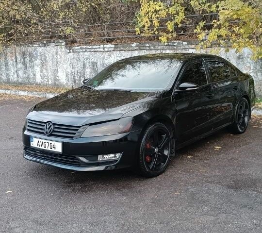 Черный Фольксваген Пассат, объемом двигателя 2.5 л и пробегом 270 тыс. км за 10000 $, фото 1 на Automoto.ua