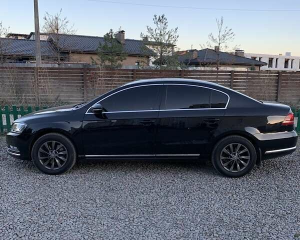 Черный Фольксваген Пассат, объемом двигателя 1.97 л и пробегом 300 тыс. км за 12000 $, фото 1 на Automoto.ua