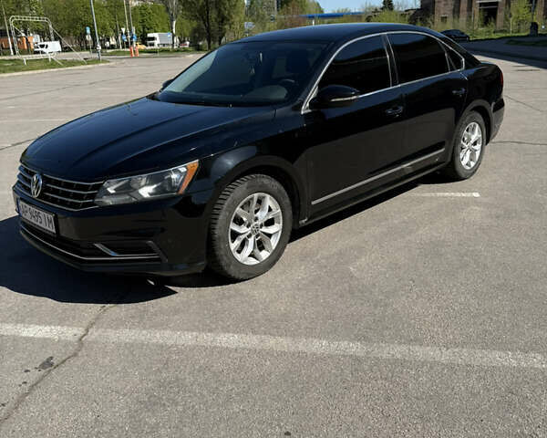 Черный Фольксваген Пассат, объемом двигателя 1.8 л и пробегом 176 тыс. км за 12600 $, фото 1 на Automoto.ua