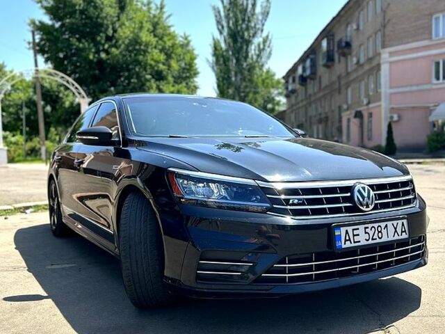 Черный Фольксваген Пассат, объемом двигателя 1.8 л и пробегом 125 тыс. км за 13000 $, фото 1 на Automoto.ua