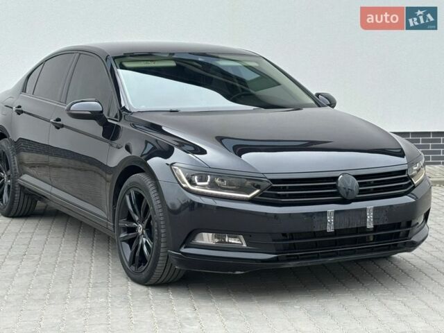 Черный Фольксваген Пассат, объемом двигателя 1.97 л и пробегом 215 тыс. км за 17999 $, фото 1 на Automoto.ua