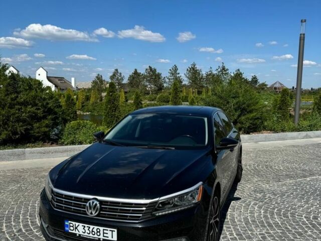 Черный Фольксваген Пассат, объемом двигателя 1.8 л и пробегом 123 тыс. км за 15500 $, фото 1 на Automoto.ua