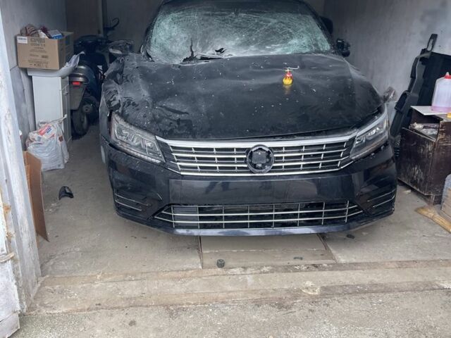 Черный Фольксваген Пассат, объемом двигателя 0 л и пробегом 150 тыс. км за 8000 $, фото 1 на Automoto.ua