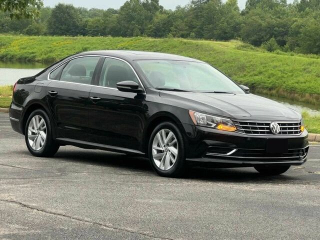 Чорний Фольксваген Пассат, об'ємом двигуна 2 л та пробігом 30 тис. км за 10300 $, фото 1 на Automoto.ua