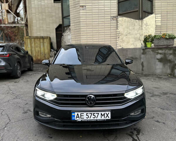Черный Фольксваген Пассат, объемом двигателя 1.97 л и пробегом 292 тыс. км за 25000 $, фото 1 на Automoto.ua