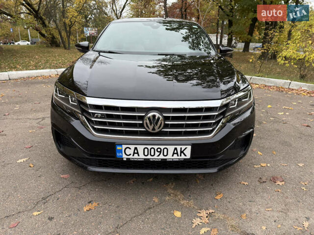 Черный Фольксваген Пассат, объемом двигателя 2 л и пробегом 52 тыс. км за 21499 $, фото 1 на Automoto.ua