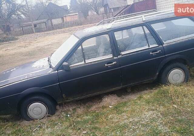 Черный Фольксваген Пассат, объемом двигателя 0 л и пробегом 300 тыс. км за 700 $, фото 1 на Automoto.ua