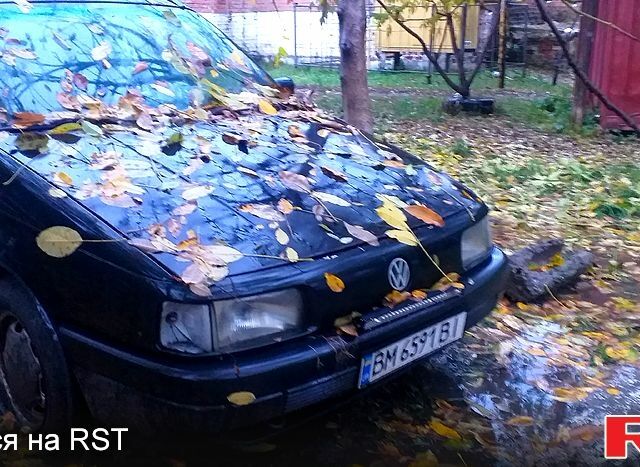 Черный Фольксваген Пассат, объемом двигателя 1.8 л и пробегом 300 тыс. км за 900 $, фото 1 на Automoto.ua