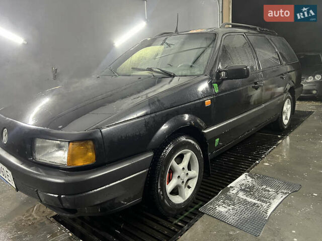 Черный Фольксваген Пассат, объемом двигателя 1.8 л и пробегом 400 тыс. км за 1599 $, фото 1 на Automoto.ua