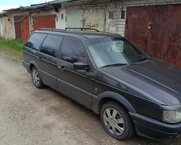 Черный Фольксваген Пассат, объемом двигателя 1.8 л и пробегом 483 тыс. км за 1800 $, фото 1 на Automoto.ua