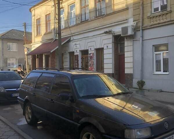 Черный Фольксваген Пассат, объемом двигателя 1.8 л и пробегом 300 тыс. км за 1450 $, фото 1 на Automoto.ua