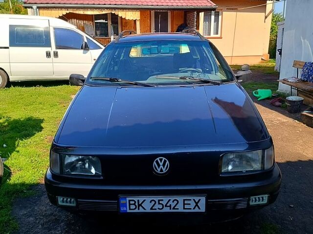 Черный Фольксваген Пассат, объемом двигателя 1.9 л и пробегом 569 тыс. км за 1500 $, фото 1 на Automoto.ua